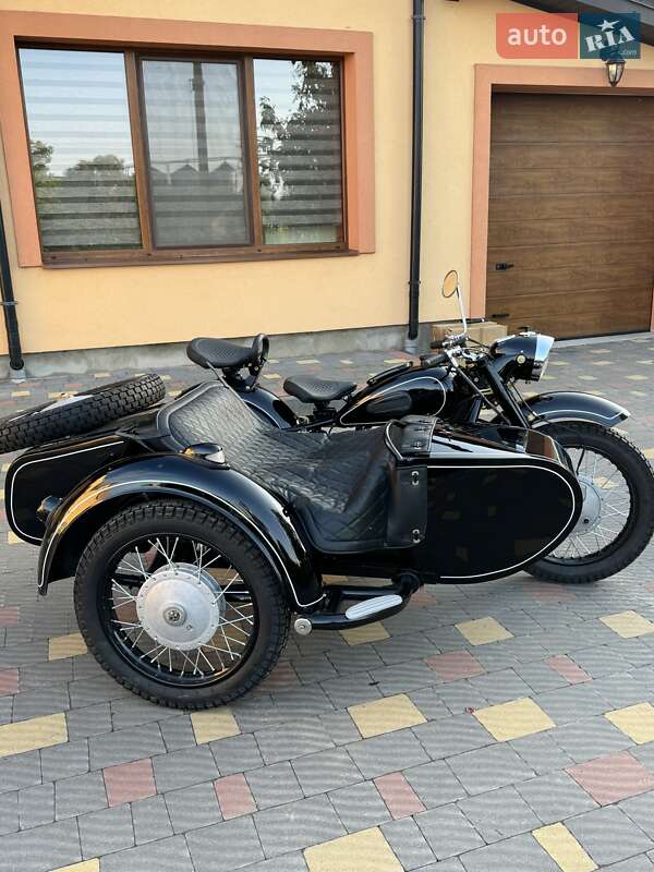 Мотоцикл з коляскою Днепр (КМЗ) К 750М 1965 в Львові