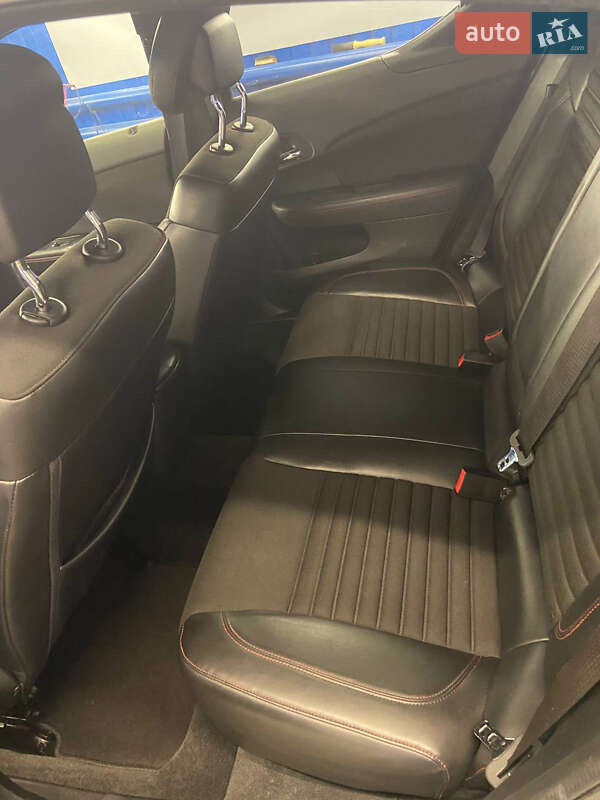 Седан Dodge Avenger 2013 в Києві