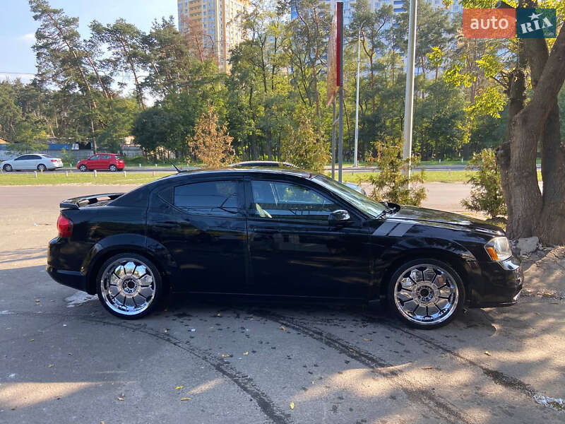 Седан Dodge Avenger 2013 в Києві