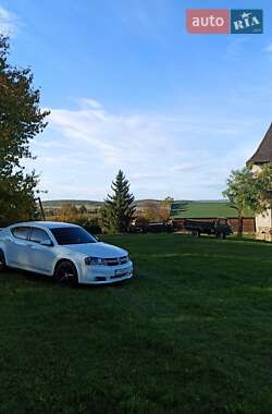 Седан Dodge Avenger 2013 в Львове