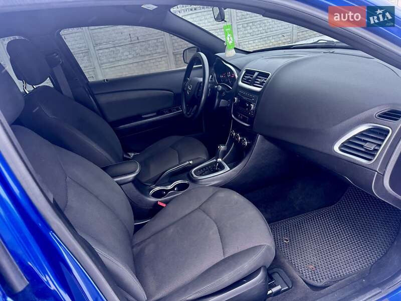 Седан Dodge Avenger 2014 в Кривом Роге