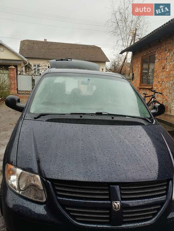 Минивэн Dodge Caravan 2005 в Кицмани