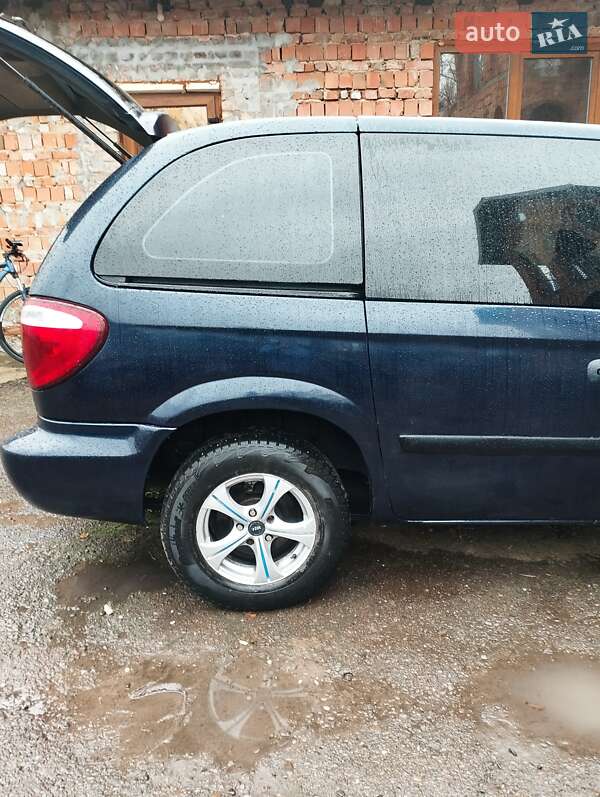 Минивэн Dodge Caravan 2005 в Кицмани