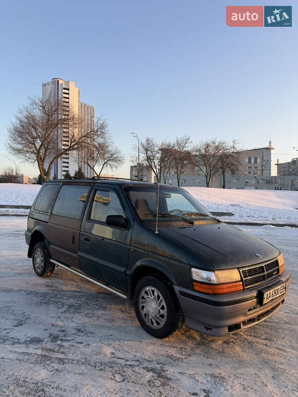 Минивэн Dodge Caravan 1995 в Киеве