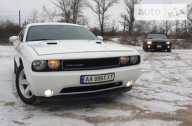 Купе Dodge Challenger 2013 в Києві