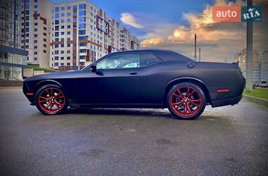 Купе Dodge Challenger 2018 в 