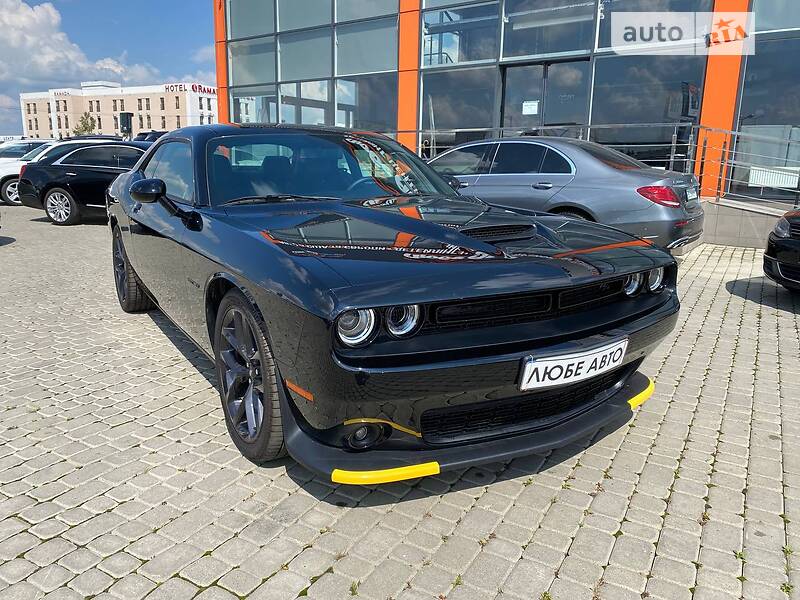 Купе Dodge Challenger 2021 в Львове