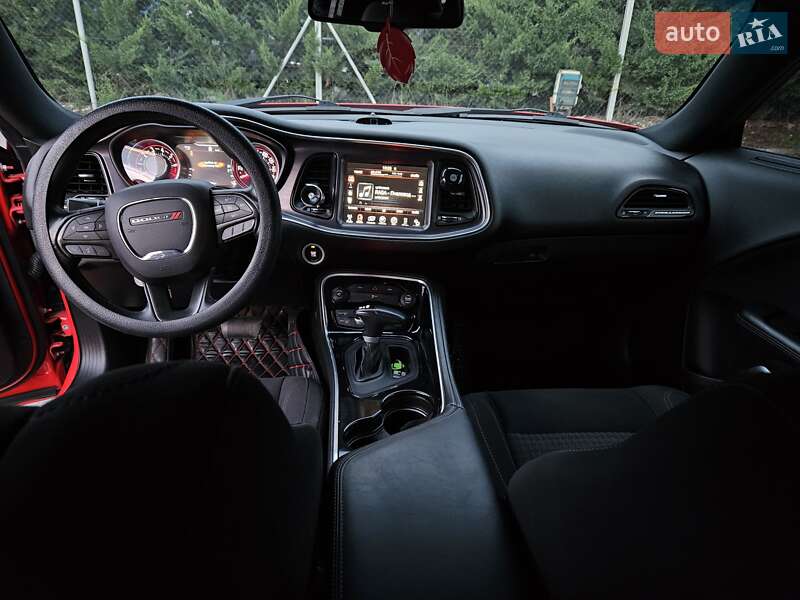 Купе Dodge Challenger 2016 в Берегово