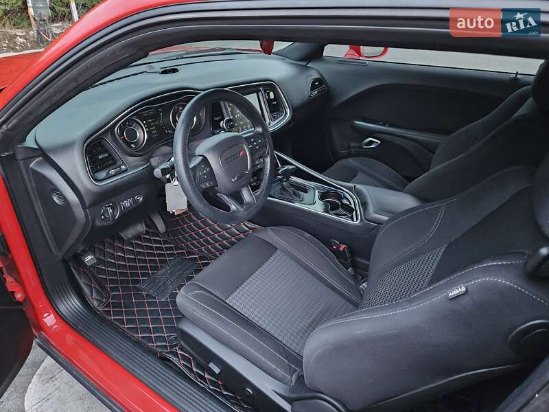 Купе Dodge Challenger 2016 в Берегово