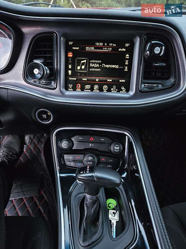 Купе Dodge Challenger 2016 в Берегово