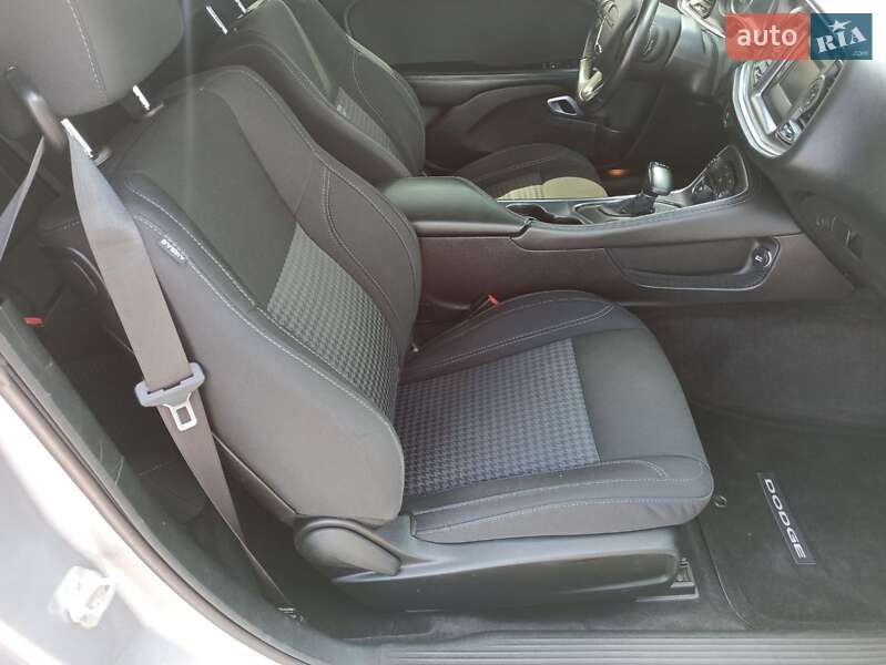 Купе Dodge Challenger 2016 в Вышгороде