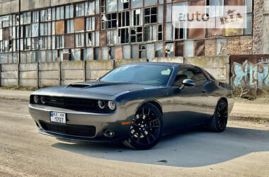Купе Dodge Challenger 2019 в 