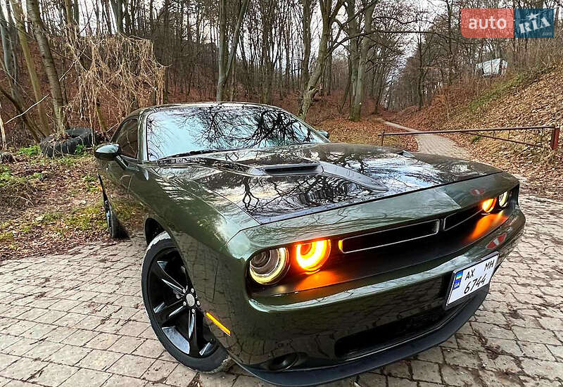 Купе Dodge Challenger 2015 в Львове