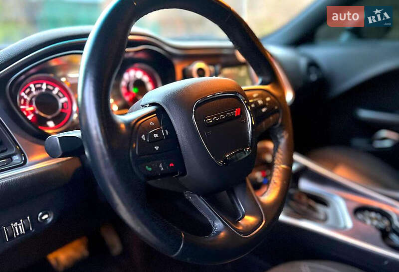 Купе Dodge Challenger 2015 в Львове
