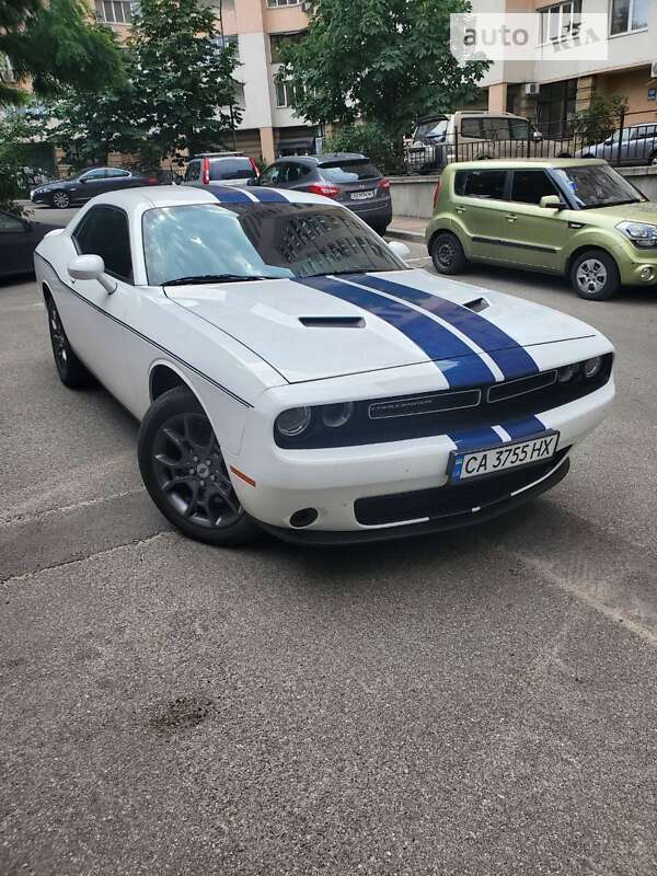 Купе Dodge Challenger 2018 в Черновцах