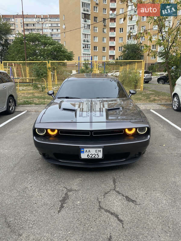 Купе Dodge Challenger 2016 в Києві