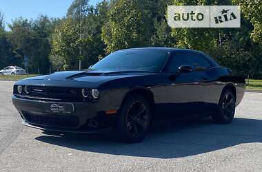 Купе Dodge Challenger 2015 в Львові