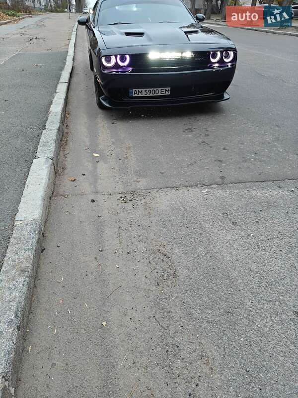 Купе Dodge Challenger 2016 в Житомирі