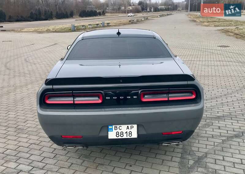 Купе Dodge Challenger 2017 в Львове