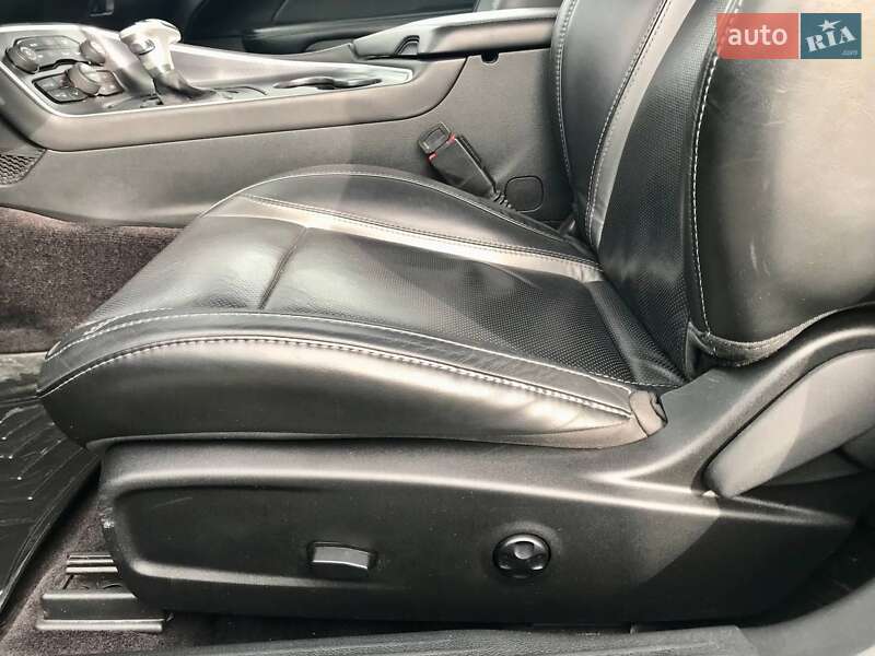 Купе Dodge Challenger 2017 в Львове