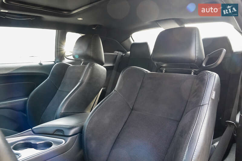 Купе Dodge Challenger 2019 в Черновцах
