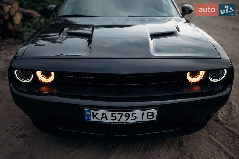 Купе Dodge Challenger 2018 в Киеве фото 4 Купе Dodge Challenger 2018 в Киеве