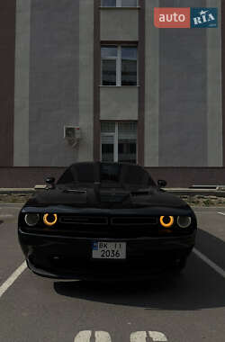 Купе Dodge Challenger 2017 в 
