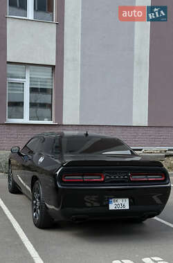 Купе Dodge Challenger 2017 в 