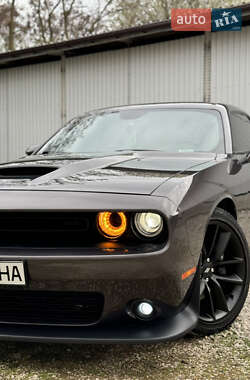 Купе Dodge Challenger 2021 в 