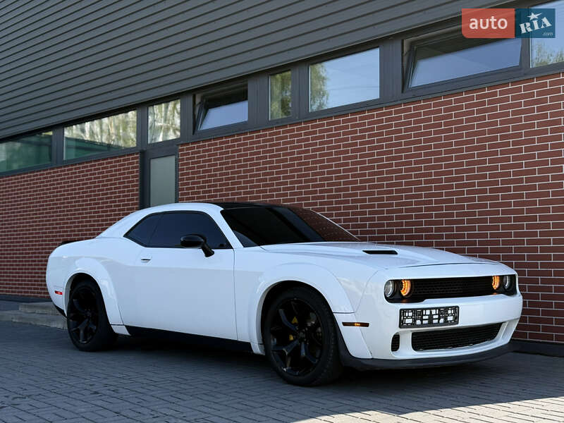 Купе Dodge Challenger 2018 в Львові