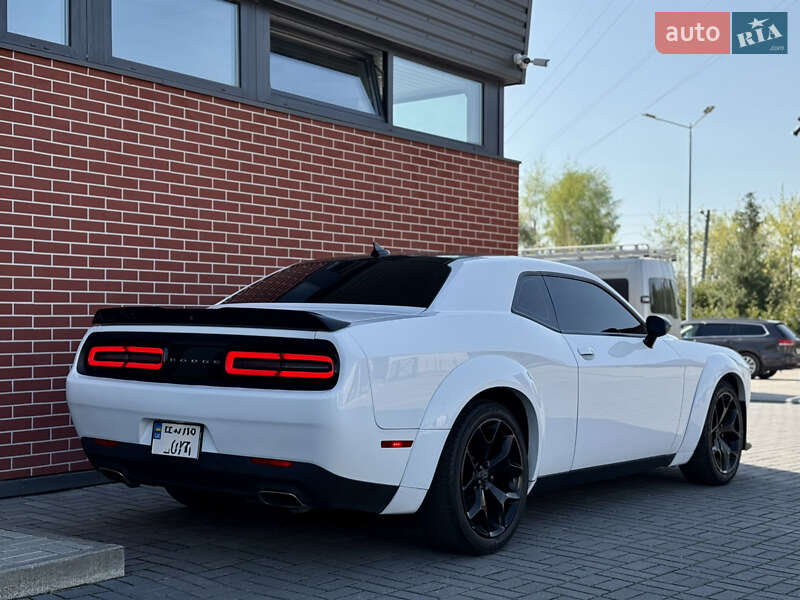 Купе Dodge Challenger 2018 в Львові