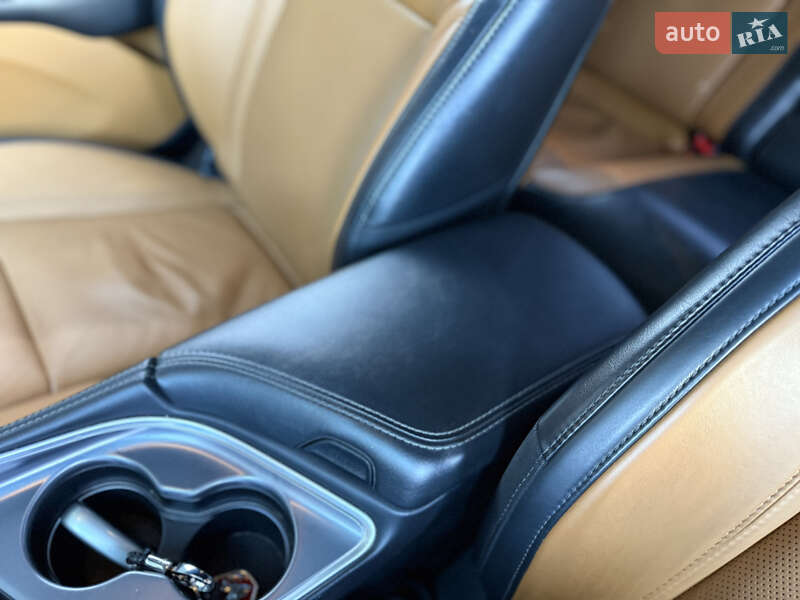Купе Dodge Challenger 2018 в Львові