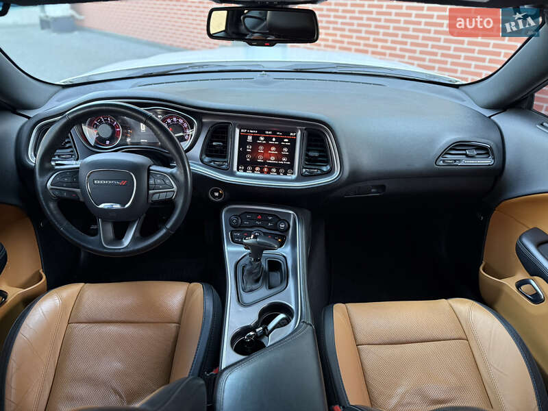 Купе Dodge Challenger 2018 в Львові
