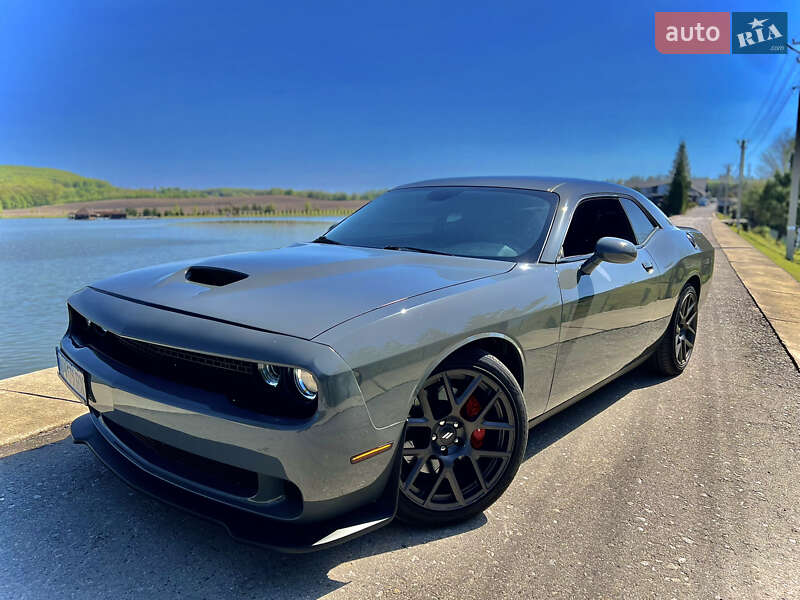Купе Dodge Challenger 2018 в Чернівцях