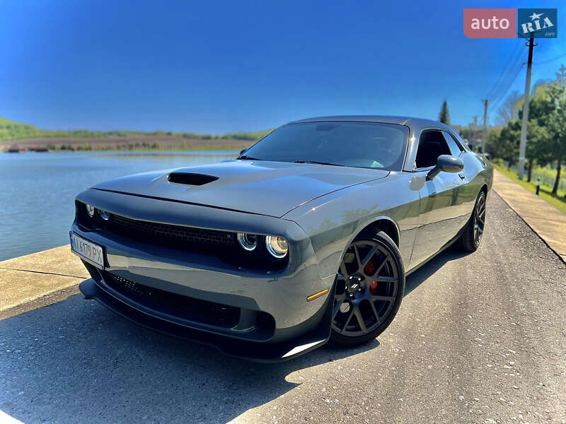 Купе Dodge Challenger 2018 в Чернівцях