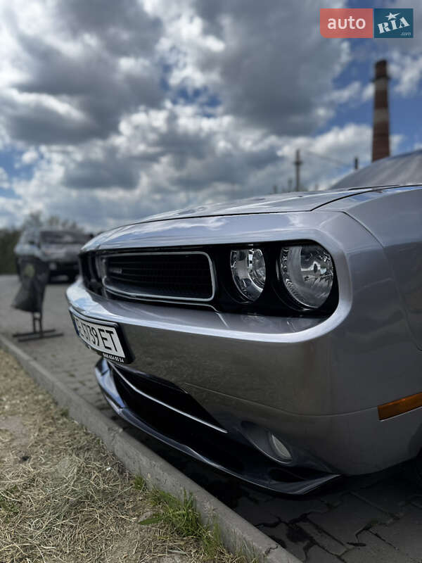 Купе Dodge Challenger 2013 в Черновцах
