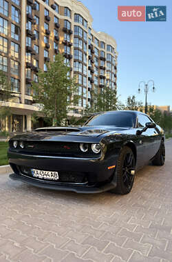 Купе Dodge Challenger 2017 в 