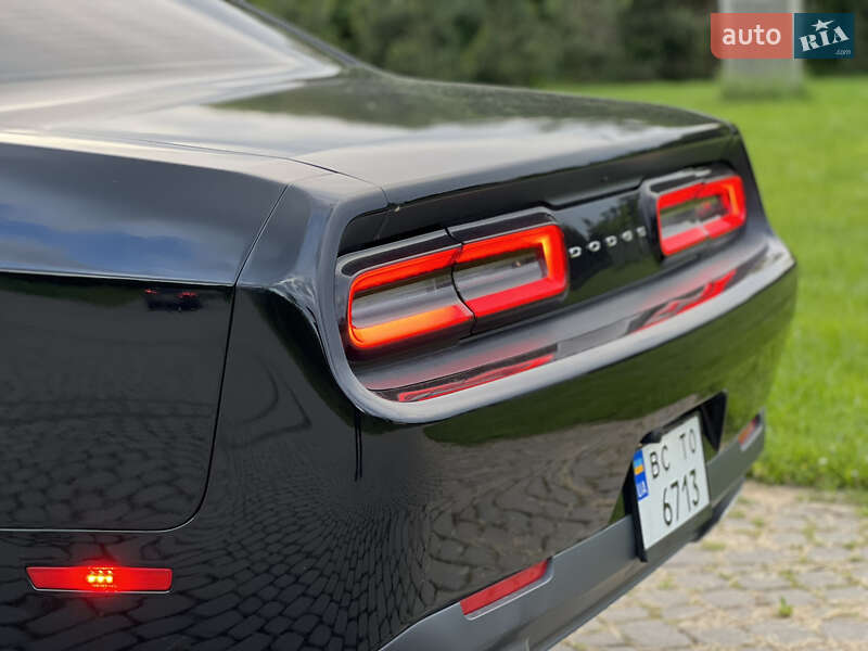 Купе Dodge Challenger 2017 в Львові