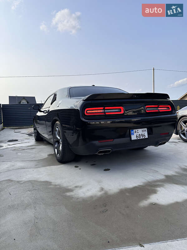 Купе Dodge Challenger 2015 в Луцке