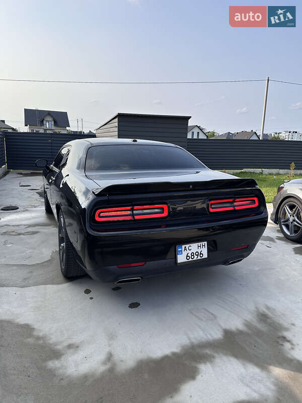 Купе Dodge Challenger 2015 в Луцке