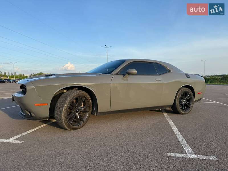 Купе Dodge Challenger 2018 в 