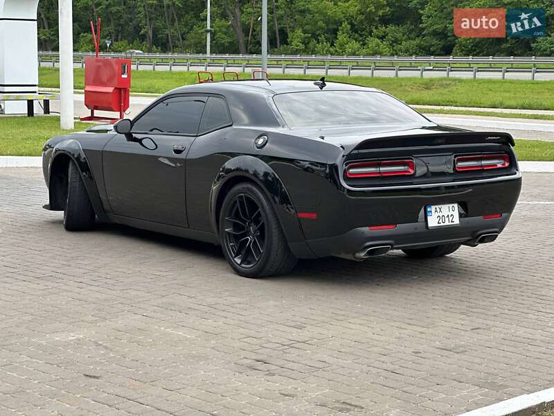 Купе Dodge Challenger 2016 в Киеве фото 5 Купе Dodge Challenger 2016 в Киеве
