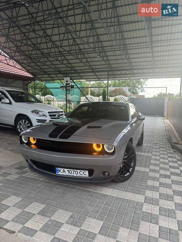 Купе Dodge Challenger 2017 в 