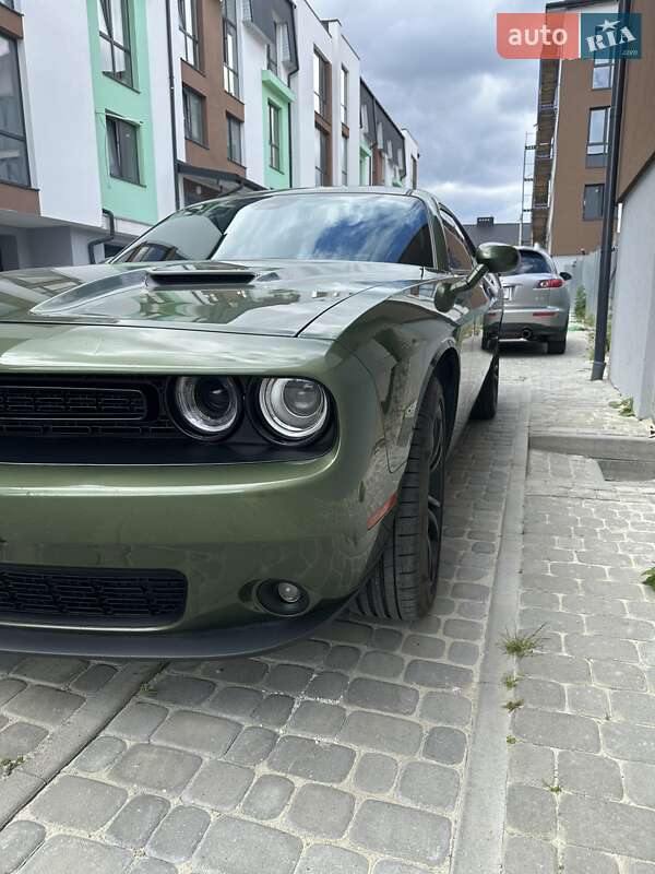 Купе Dodge Challenger 2018 в Львові