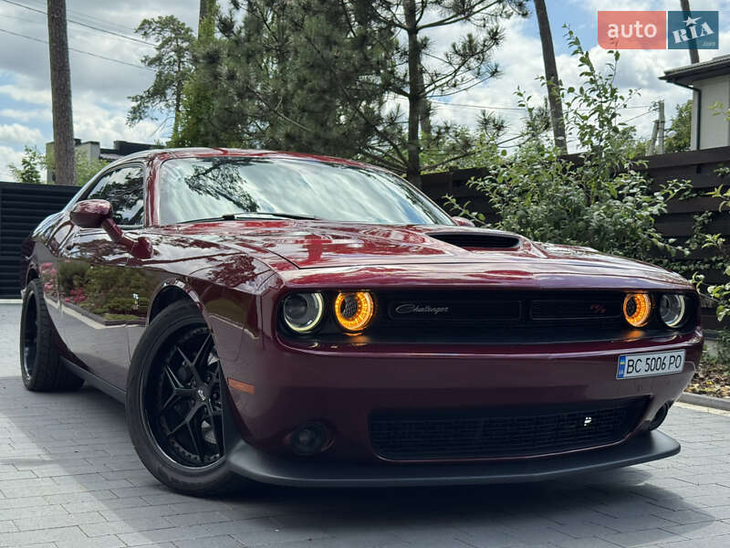 Купе Dodge Challenger 2019 в Львове
