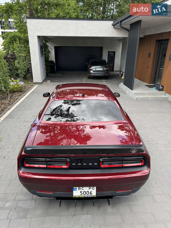 Купе Dodge Challenger 2019 в Львове
