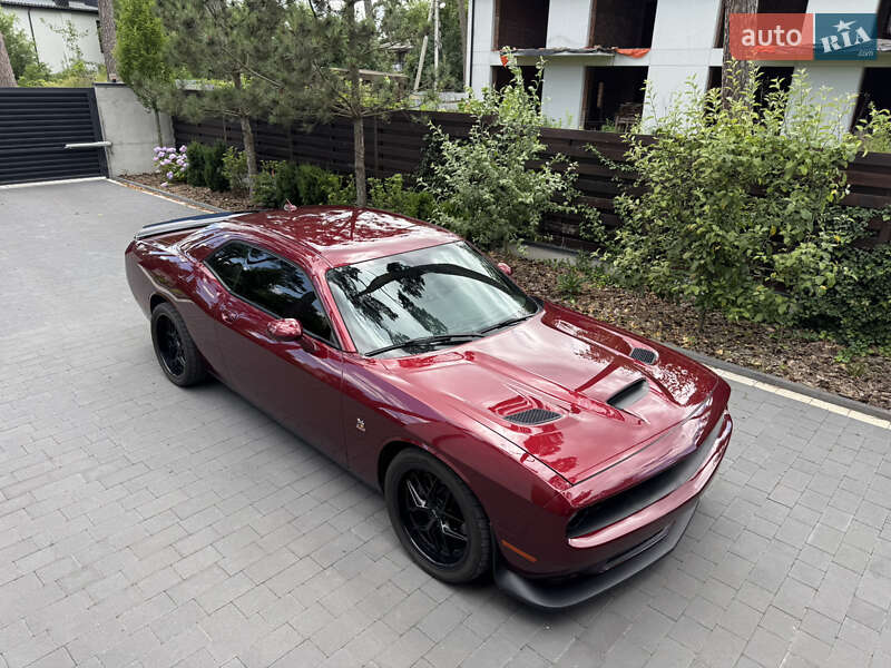 Купе Dodge Challenger 2019 в Львове