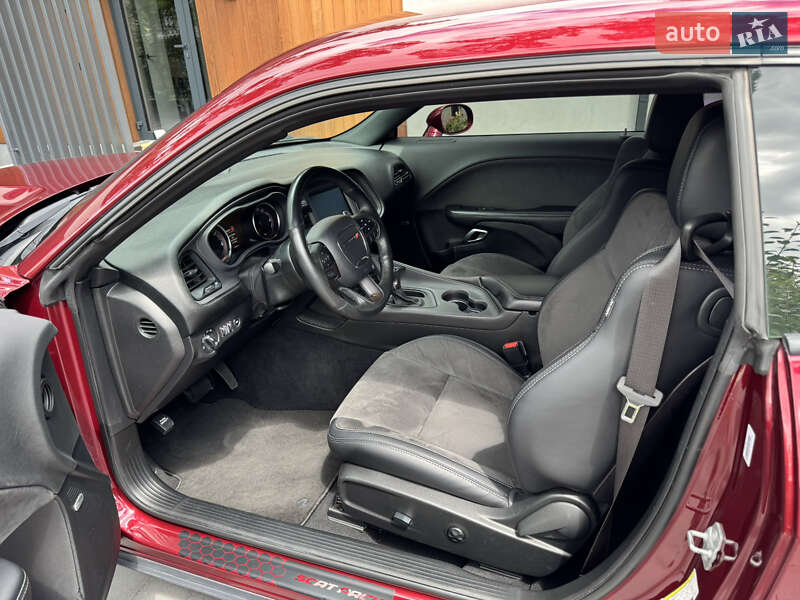 Купе Dodge Challenger 2019 в Львове