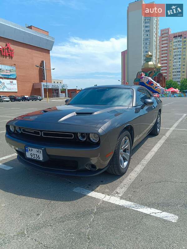 Купе Dodge Challenger 2018 в 