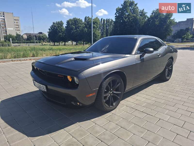 Купе Dodge Challenger 2017 в 